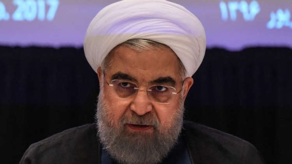 كما ذكر أن الشركات العراقية تستطيع فتح حسابات متبادلة في البنوك الإيرانية وإجراء معاملاتها بالدينار.

