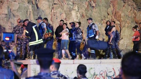 من عمليات الانقاذ.. الصورة عن موقع هلا اخبار الاردني 