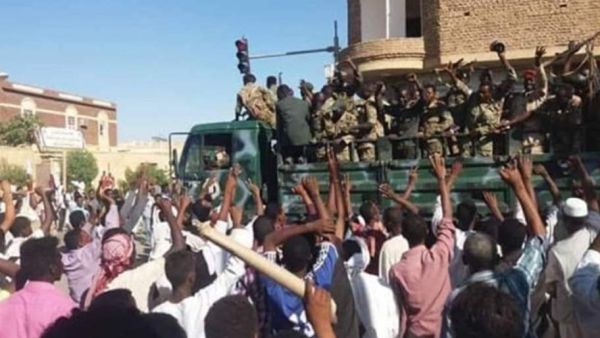 استمرت الاحتجاجات رغم الحملة التي يقول مسؤولون إنها تسببت في مقتل 24 شخصا