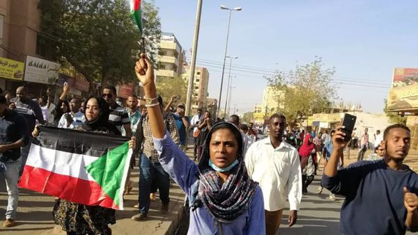 السودان: البشير يعلن عن سلسلة قرارات بينها منع التظاهر بدون إذن السلطات

