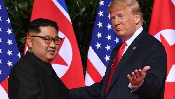 خاطر ترامب وكيم بمتابعة القمة الأولى بين البلدين
