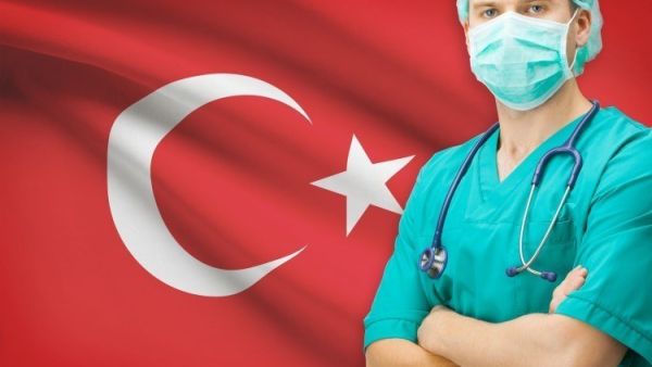 ذكرت وسائل الإعلام التركية أن السيدتين نجتا من الموت وأصيبتا بجروح طفيفة.

