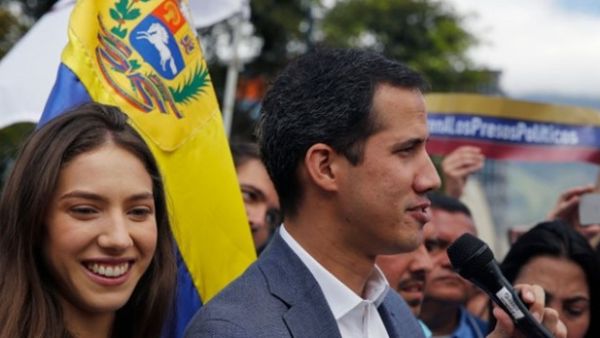 ومن المنتظر أن يقدم غوايدو الخميس خطته لإخراج البلاد من أزمتها الاقتصادية والاجتماعية