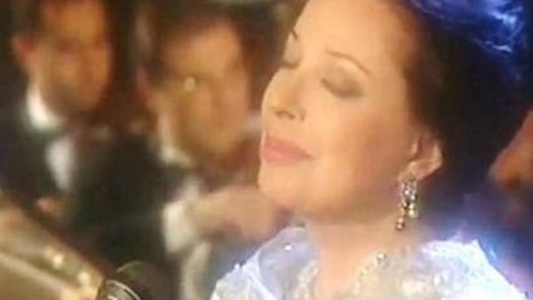 نجاة الصغيرة تهدد صوت القاهرة للإنتاج باللجوء للقضاء