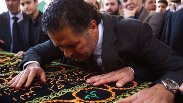 صورة: راغب علامة ينهار في جنازة والده 