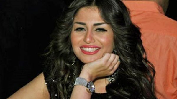 منة فضالي تريد أن تتزوج و تطلب من جمهورها الدعاء