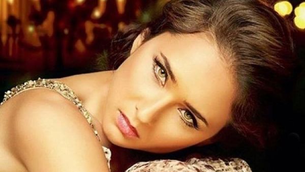 نيللي كريم تطرق باب العالمية