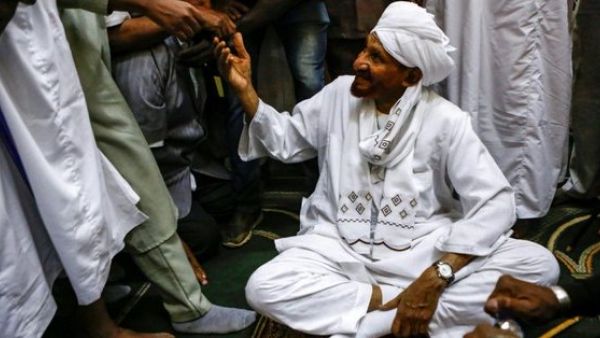 The leader of Sudan's main opposition partySadiq al-Mahdi (Twitter)