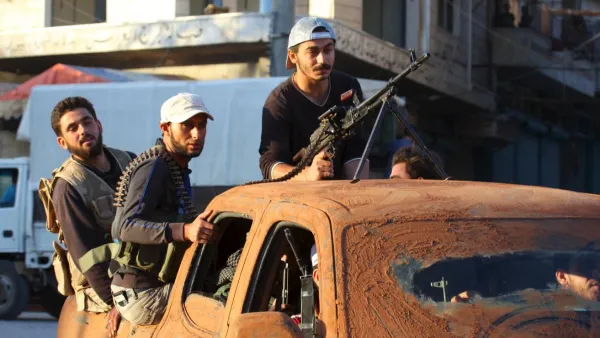 Islamist fighters from Nusra Front travel through the northwestern town of Ariha, May 29, 2015. (AFP/File)