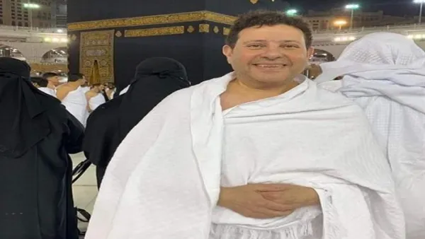 هاني شاكر يؤدي مناسك العمرة