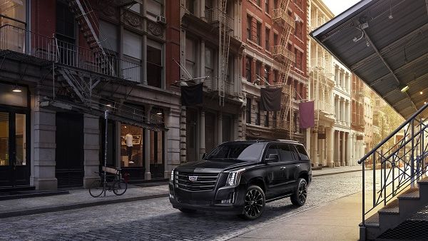 تربّعت ’إسكاليد‘ على قمّة مبيعات فئة مركبات SUV الفاخرة كبيرة الحجم في الولايات المتحدة الأمريكية على مدى 15 عاماً من أصل 20 عاماً تواجدت فيها على الطرقات
