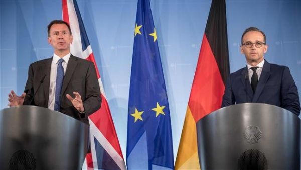 German Foreign Minister Heiko Maas (R) and his counterpart, British Foreign Secretary Jeremy Hunt in Berlin, on July 23, 2018. (AFP)
