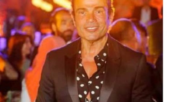 الزمن ينال من وسامة عمرو دياب 