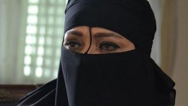 ليلي علوي تثير الجدل بنقابها