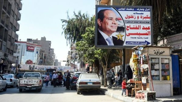 A picture shows large billboard shows a privately sponsored ad supporting Sisi (AFP/File Photo)	
