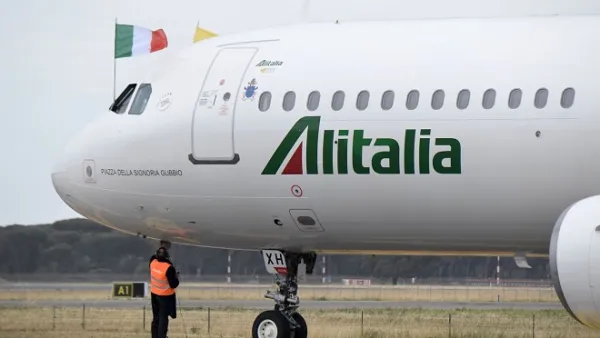 Etihad is one of ten companies submitting non-binding offers for ailing Alitalia. (File photo) 