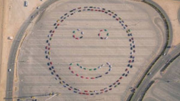 143 cars were used to form the smiley face (Twitter/Dubai Police)