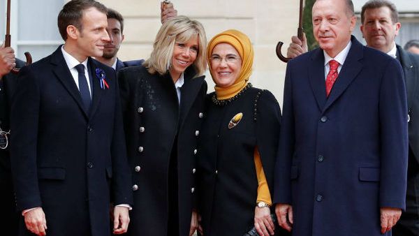 ماكرون وزوجته يستقبلا أردوغان وزوجته