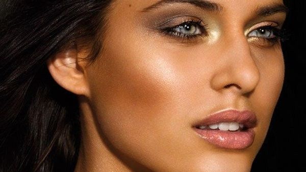 للبشرة السمراء سحرها الخاص الذي لا تنازعها فيه بشرة أخرى للبشرة السمراء سحرها الخاص الذي لا تنازعها فيه بشرة أخرى