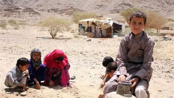 Displaced Yemeni Children Playing Outside Their Shelter (AFP/File Photo)