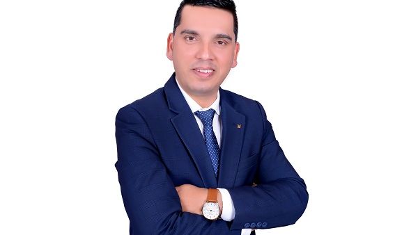دينيش تيوراي, مدير المأكولات والمشروبات