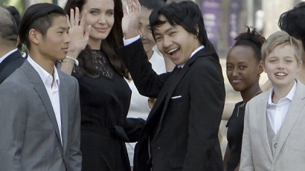 إهمال أنجلينا جولي قد يُكلفها أطفالها!