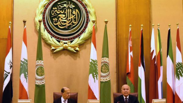 Arab League Secretary General Ahmed Abul-Gheit (R) and Lebanese President Michel Aoun sit at an Arab League meeting in Cairo on February 14, 2017. (AFP / STRINGER)