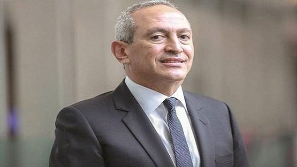الملياردير المصري ناصف ساويرس يتصدر القائمة بثروة صافية تقدر بـ 6.6 مليار دولار.