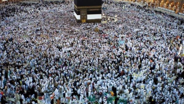 Muslim pilgrims perform Tawaf at the Holy Kaaba in Mecca (AFP/File Photo)