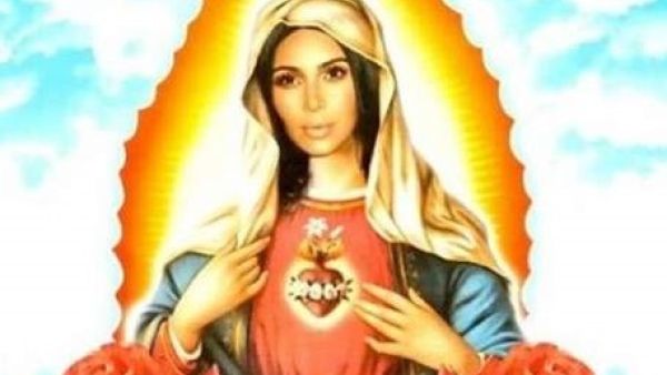 كيم كارداشيان تواجه موجة غضب عارمة بعد إهانتها المسيحية