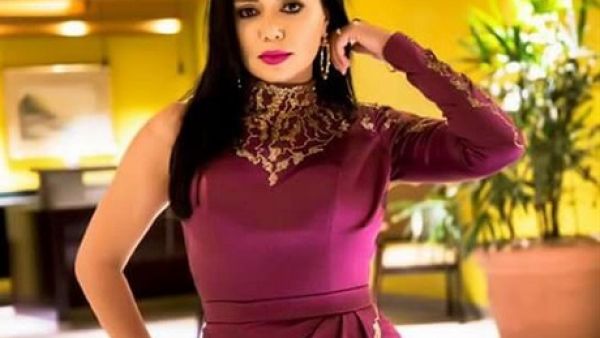 رانيا يوسف تحذر و تلوح باستخدام الـ(بلوك)