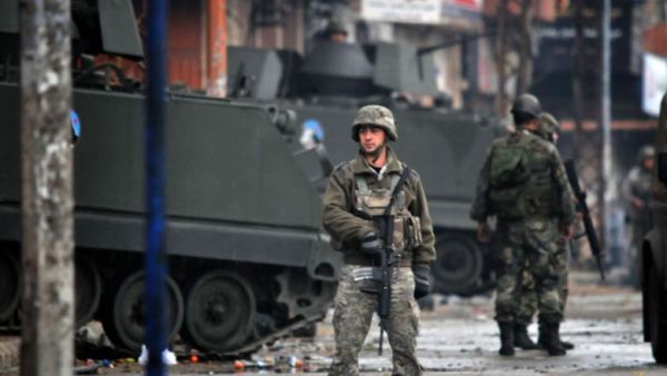 Lebanese army soldiers patrol a street (AFP/File Photo)