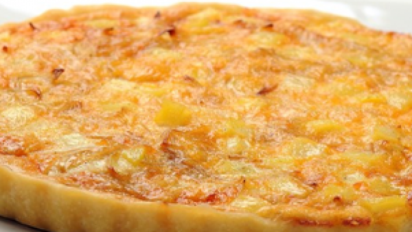 فطيرة بحشوة الجبنة والبسطرمة