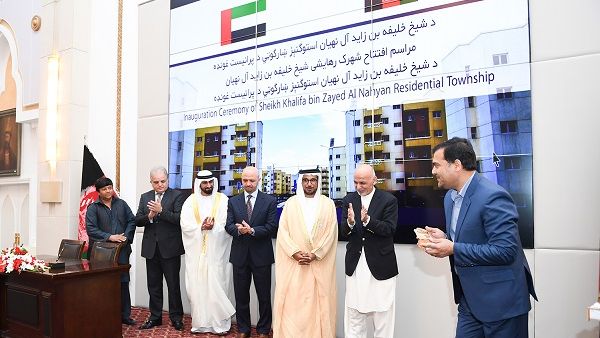 حضر حفل التدشين محمد سيف السويدي, أجمل غني, منصور نادري, سيف الشامسي, عبد الفريد زكريا و وعدد من المسؤولين من كلا الجانبين. حضر حفل التدشين محمد سيف السويدي, أجمل غني, منصور نادري, سيف الشامسي, عبد الفريد زكريا و وعدد من المسؤولين من كلا الجانبين.