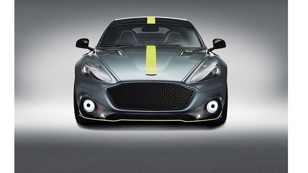 يعتبر الرمز AMR اختصاراً لاسم شركة Aston Martin Racing، وترسم العلامة التجارية ملامح ارتباط هندسي وجمالي بين فريق السباق الناجح في الشركة والسيارة المخصصة للسير على الطرقات.