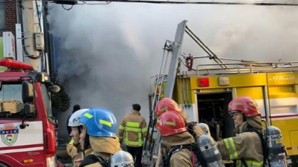 Firefighters try to put out a fire (AFP/File Photo)	