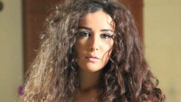 كندا حنا تعتذر عن المشاركة في (باب الحارة)