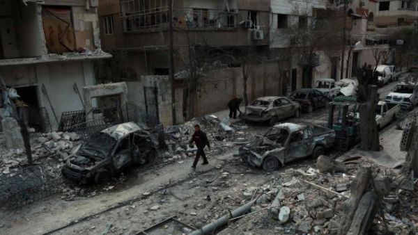 One of the shattered streets in Eastern Ghouta (AFP/File Photo)