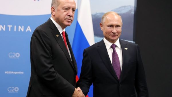 Turkey's President Recep Tayyip Erdogan (L) and Russia's President Vladimir Putin shake hands (AFP)
