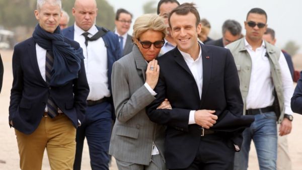 French President Emmanuel Macron (R) and his wife Brigitte are pictured during their visit to the temple of Abu Simbel in southern Egypt 
Ludovic MARIN / AFP