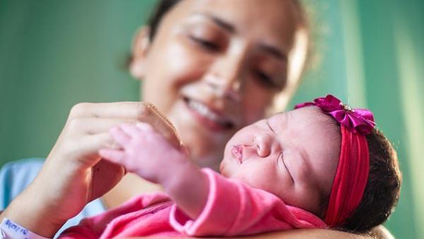 On January 1, 2019, in Brazil Viviane welcomed her baby daughter, Julia da Silva Reis, into the world after having a caesarean.  She said she was very happy and feeling relieved after her daughter arrived safely weighing 3.85kg at the Hospital Sofia Feldman in Belo Horizonte (AFP)
