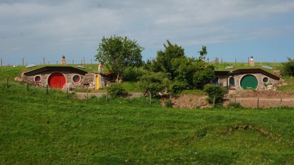 Bagend and The Burrow (Twitter)