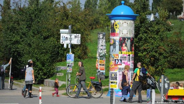 Berlin’s traditional “Litfasssäule” (Twitter)