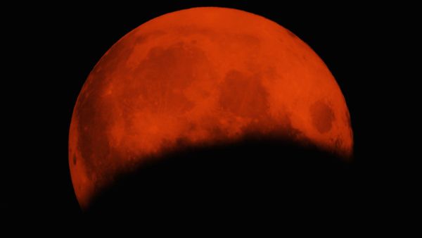 Lunar eclipse (Shutterstock)