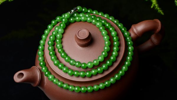 Jade jasper necklace (Shutterstock)