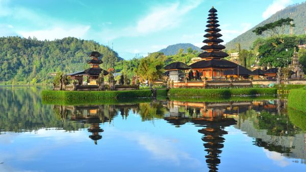 Lake Beratan on Bali Indonesia (Shutterstock)