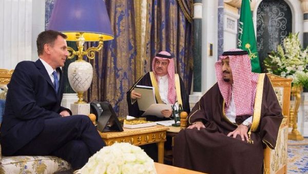 British foreign minister Jeremy Hunt has held talks with Saudi Arabia's King Salman (Twitter)