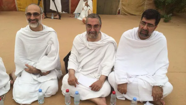 غضنفر ركن آبادي(يمين) في الحج