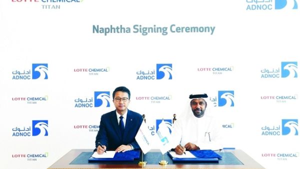 وقّعت شركة بترول أبوظبي الوطنية «أدنوك» اتفاقية مع شركة لوتي كيميكال تيتان في ماليزيا لبيع مليون طن سنوياً من مادة النافتا للشركة الماليزية على مدى 3 سنوات.