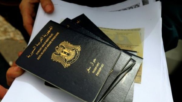 من بين 6000 مهاجر، تقدم أكثر من 2300 للحصول على لجوء.
